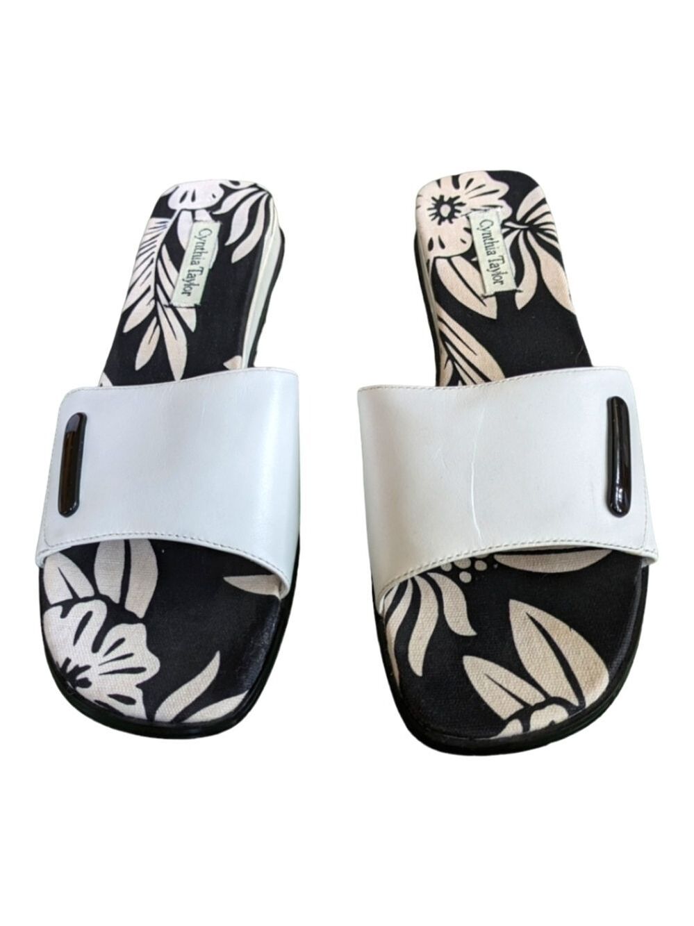 Cynthia Taylor Flat White Leather Slides Size 8 EUC